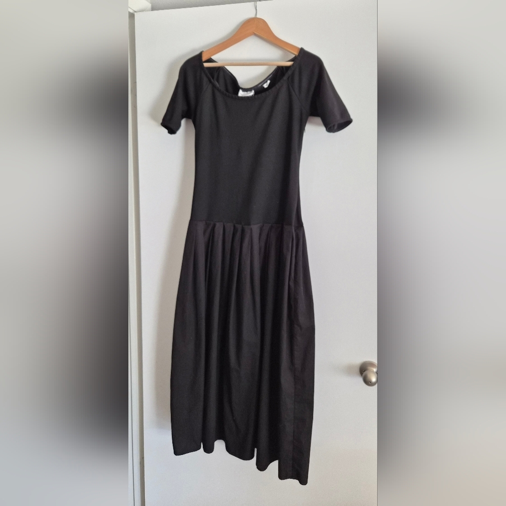 Chic Black Off-Shoulder Midi Dress - Picture 2 of 3